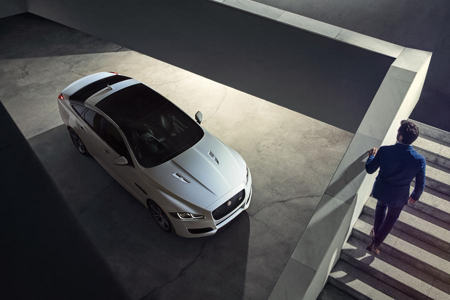  Jaguar XJR 2015 года  (фото 15 из 16)